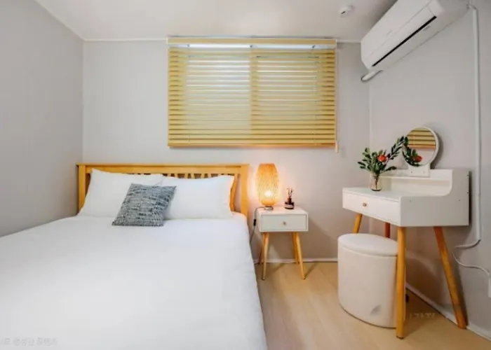 Appartamento 이수역 3분 강남 서울역 용산 명동 편리 20평 독채 침실3, 퀸4베드 가족출장 추천 8인가능