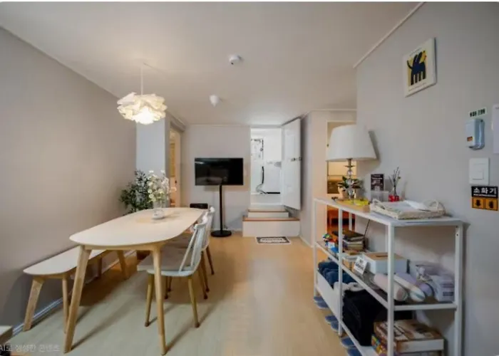 Appartamento 이수역 3분 강남 서울역 용산 명동 편리 20평 독채 침실3, 퀸4베드 가족출장 추천 8인가능